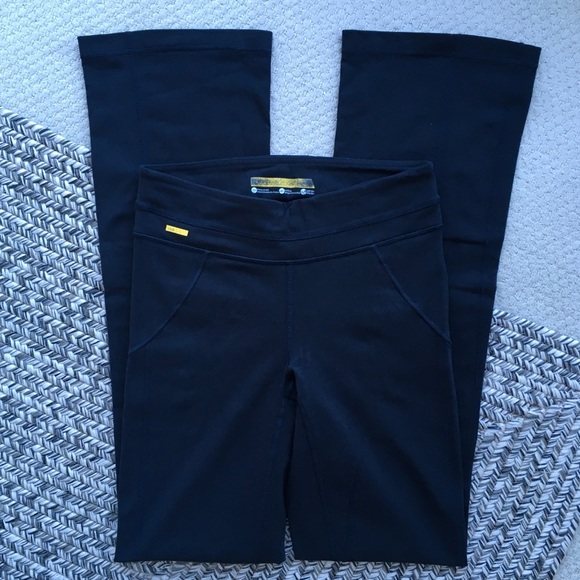 Lole - High-Rise Flare Yoga Pants w/ Control Top - Picture 2 of 6